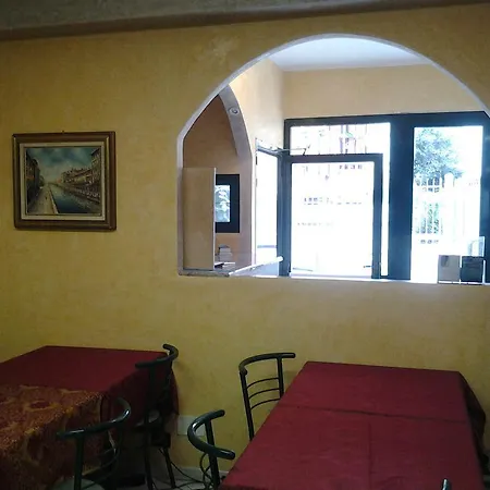 Lady Susanna Hotel 2*