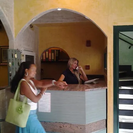 Lady Susanna Otel Varazze