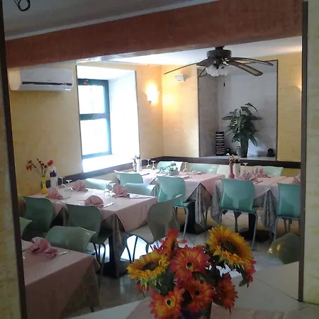 Lady Susanna Otel Varazze